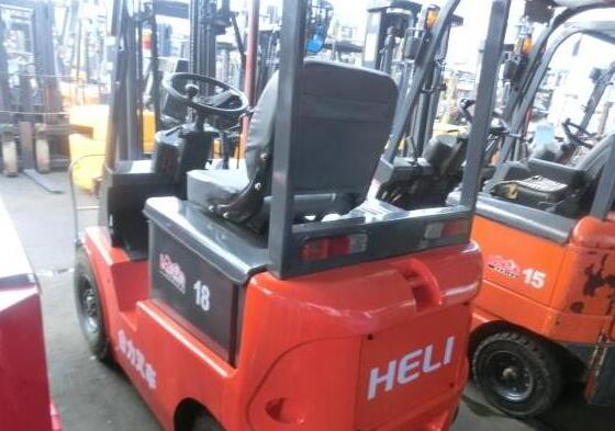 庐江县5吨内燃叉车出租 载重5吨 升高3米 24小时服务 亿立达